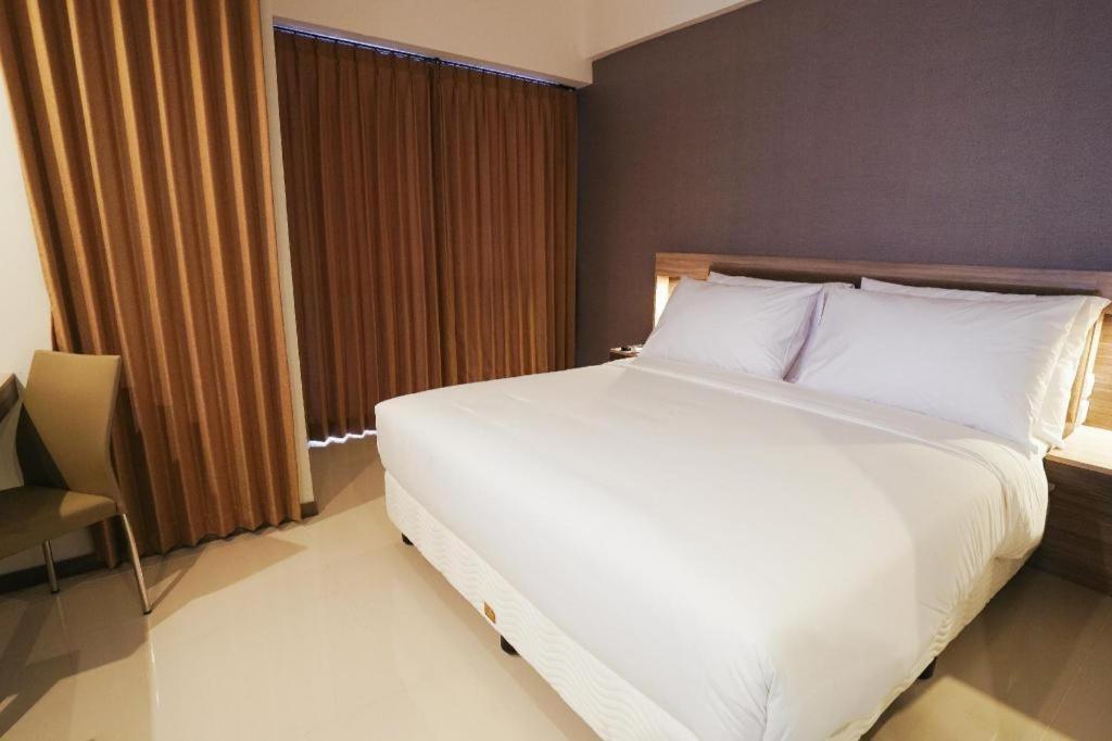 My Tower Hotel Surabaya Exterior photo