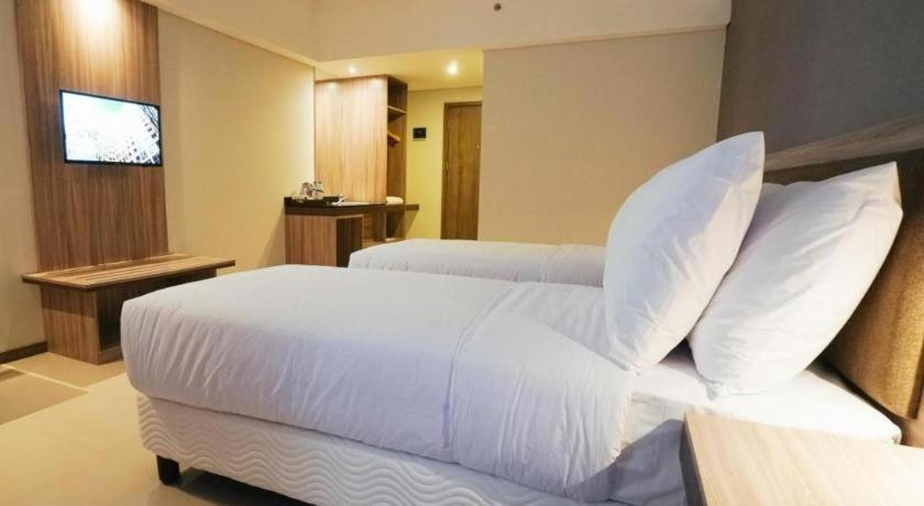 My Tower Hotel Surabaya Exterior photo